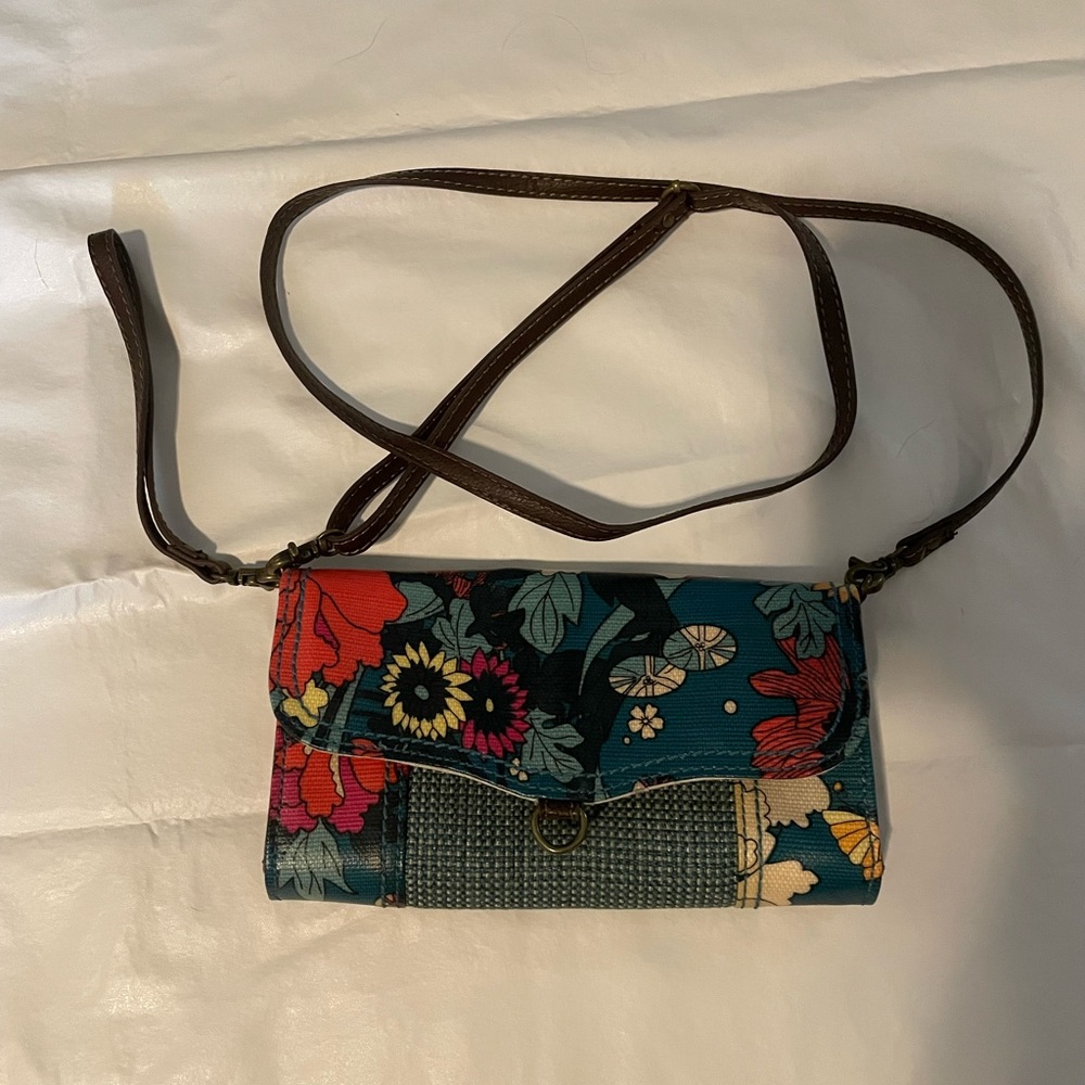 Sakroots crossbody clutch purse